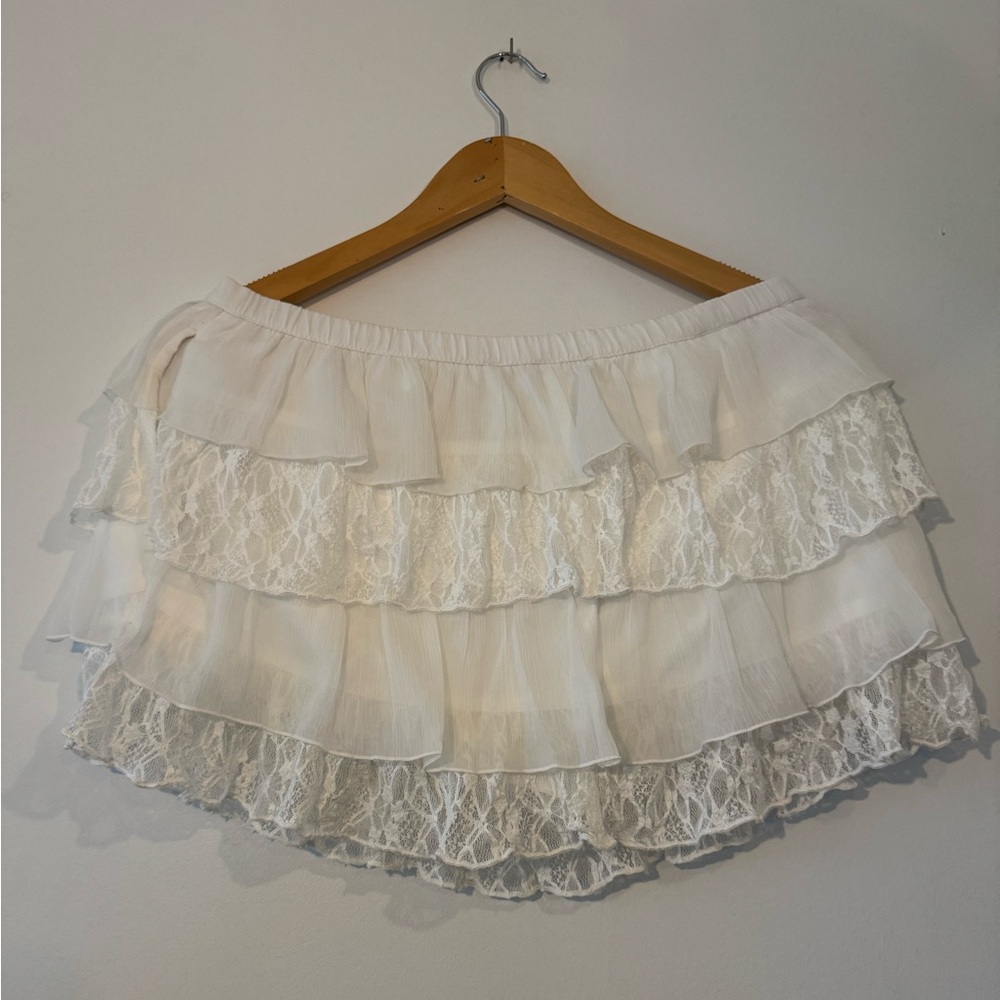 Hollister White Lace Ruffle Mini Skirt